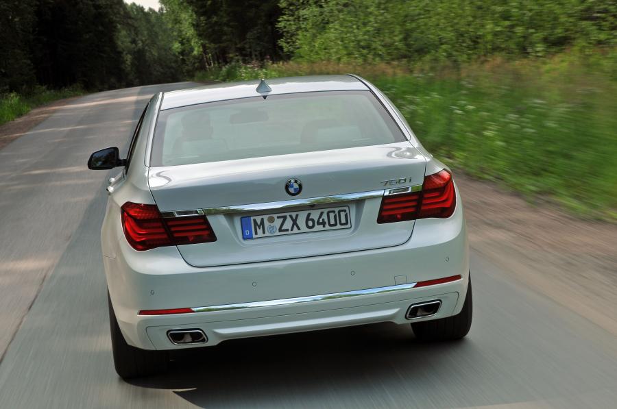  BMW 750i 2013 года  (фото 25 из 56)